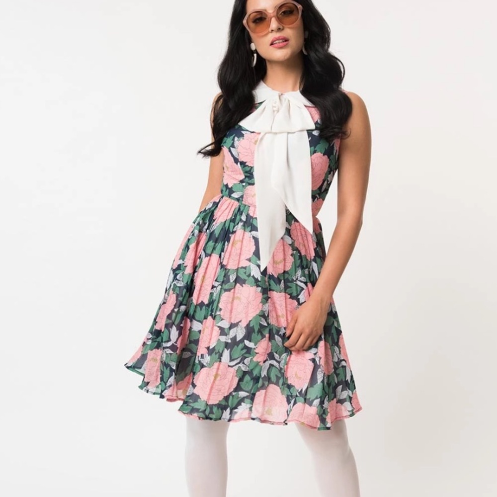 Unique vintage floral bow 1960s dress
